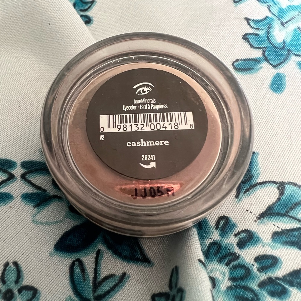 Discontinued Bare Minerals loose eyeshadow.  Cashmere.